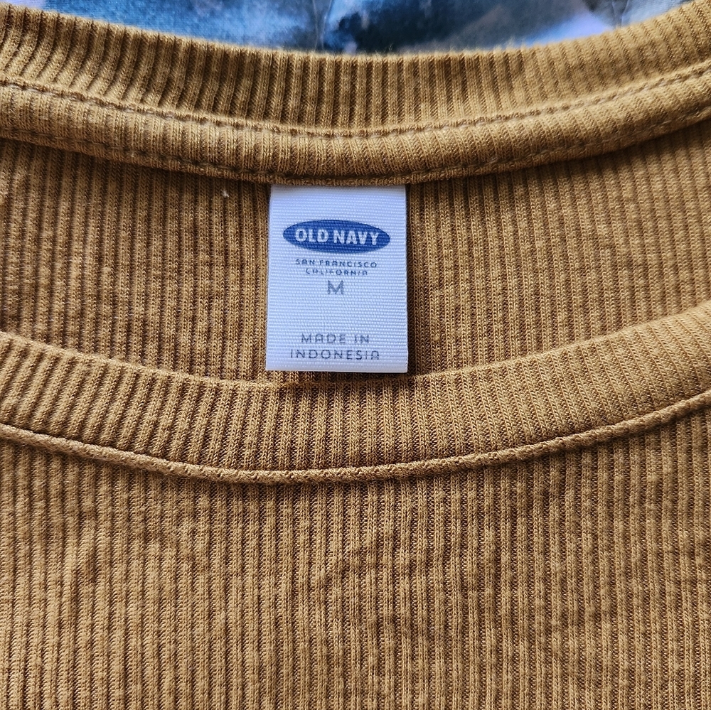 Old Navy soft-ribbed bell sleeve blouse - Picture 3 of 3